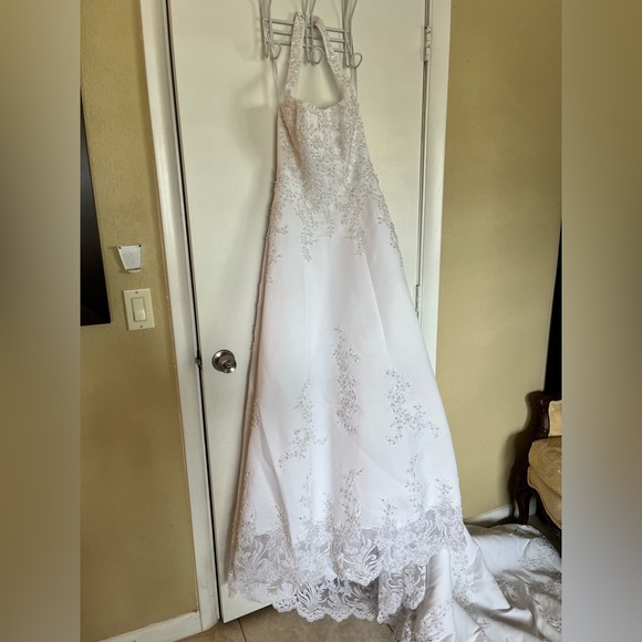 NWT- David’s Bridal Michelangelo White Beaded A-Line Halter Satin Gown (Size 6) - Picture 12 of 16